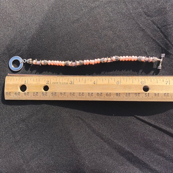 Pink freshwater pearl bracelet with toggle clasp - Picture 3 of 3